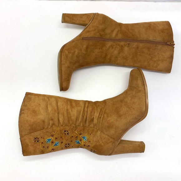 Hillard & Hanson Shoes - Women / Junior Boots Size: 5.5